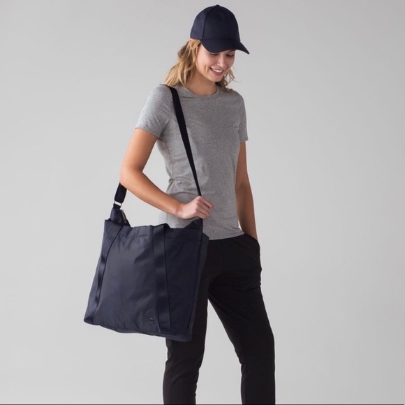 lululemon athletica Handbags - Lululemon Carry The Day Bag/Tote NWOT